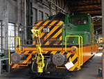 eine �ltere E-Lok mit Hilfsdiesel der E&H Duisburg, EH-118 steht ...