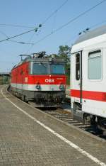 br-1044 Thema Bahnsteigbilder (I): Die 1144 203 �bernimmt in Lindau den IC 119 von Dortmund zur Weiterfahrt nach Innsbruck. 
(10. Sept. 2009)
