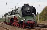 br-18-201-02-0201-dr-umbau-schnellfahrlok Am 03.10.2009 war 18 201 mit einem Sonderzug aus Berlin in Leipzig zu Gast. Bei einer Drehfahrt entstand diese Aufnahme.