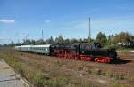 In Vorbereitung der Fahrt nach Weimar, trifft 52 8154-8 mit ...