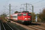 BR 115 115 336 mit dem bunten PbZ 1963 am 03.10.2009 in M�nchen-Langwied.