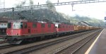 Am 09.10.09 legen die Re 4/4 11272 und die Re ...