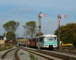 Die seit dem 29.09.2009 im Bahnhof Schlettau aufgestellten Formausfahrsignale bilden ...