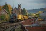 Locon 217 wird gleich umsetzen, im Hintergrund das Bahhofsgeb�ude von ...