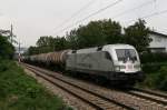 BR 182 11.9.09 Ger�chten zu Urteilen sollte die Porsche Lok an dem Tag einen G�terzug von Deutschland nach Kledering bespannen. Das Wetter war zwar sehr bescheiden, doch dieses Gef�hrt darf man sich nicht entgehen lassen. Auf der Verbindungsbahn fuhr mir die 182 004 mit dem 154min versp�teten DG 45903 von Passau nach Kledering vor die Linse.