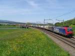 Re 482 024-7 �berquert am 11.5.05 die Reussbr�cke zwischen Oberr�ti ...