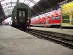 Historische Front oder R�ckansicht wie mans nimmt eines DR Bauart Y Wagens (61 80 89-40 021-1) im HBF Leipzig 03.10.2009 