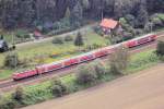 BR 143 mit Zugen S-Bahn S1 von Dresden nach Sch�na, kurz vor Rathen, aufgenommen von der Bastei am 02.09.2009