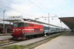 BR 342 EC von Salzburg nach Ljubljana bespannt mit 342.023 am 08.09.2006
Ljubljana.
www.eisenbahnbilder.webgarden.at

