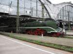 br-18-201-02-0201-dr-umbau-schnellfahrlok 18 201 war am 03.10.'09 Gast in Leipzig. Hier steht sie im Leipziger Hbf. mit einem Sonderzug
