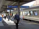 Zugzielanzeiger Der Bahnhof Locarno - Gleis 2 und 3 am 12. Oktober 2009. Der Bahnhof ist ein Sackbahnhof und hat nur wenige Gleise.