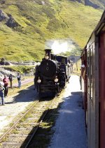 DFB Dampfbahn Furka-Bergstrecke In der Station Tiefenbach kreuzten sich die Z�ge am 02.09.2008