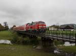 BR 218 mit Zugen Die 218 466 mit dem IC Rottalerland (au�erplanm��ig mit drei Dostos) am 17.010.2009 unterwegs auf der Rottalbahn bei Anzenkirchen. 