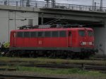 br-110-bugelfalte 110 243 steht am 17.10.09 in Frankfurt(Main).(Bild wurde von einer �ffentlichen Stra�e aufgenommen)