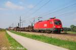 br-1116-vor-guterzugen Kaum war der Druckgaszug weg,tauchte aus der Gegenrichtung auch schon 1116 272-3 mit ihrem sch�nen Mischer gen Linz auf,Pasching (�sterreichurlaub 18.08.09)