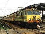 EU07 EU07-463 mit Zug 56121 Elk-Wroclaw Gl�wny auf Bahnhof Poznan Gl�wny am 11-8-2001. Bild und scan: Date Jan de Vries. 