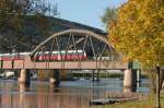 bm-70 Ein BM 70 �berquert die Drammen jernbanenbrua. Hauptmotiv: Die hersbstliche F�rbung; 17.10.2009
