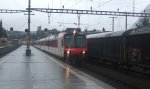rbde-560-domino Der neue trifft ein: Am 12.10.09 trifft ein Regio nach Brig mit dem RBDe 560 403 in Sierre ein.