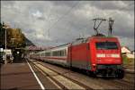 BR 101 mit Zugen 101 086 (9180 6101 086-7 D-DB) schiebt den IC 2114 nach Hamburg-Altona. (17.10.2009)
