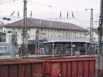 Bahnhof Aalen: Blick auf das Bahnhofsgeb�ude mit an Gleis 1 ...
