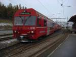 Pendelzug mit hinten schiebender Ge 4/4 II f�hrt von Samedan ...