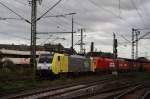ES 64 F4 203 mit 1116 237 und einem Container ...
