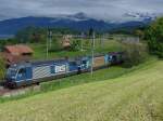 Re 465 015-6, Re 465 008-1 mit der Werbung Goldenpass  ...