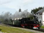 Presnitztalbahn Am 03.10.2009 f�hrt 99 568 mit ihrem Personenzug aus dem Bahnhof Schl�ssel aus.
