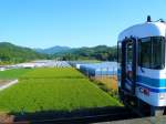Die Tosa Kuroshio-Bahn (Westabschnitt), Triebwagen 8002 in Ukibuchi mit Blick ...