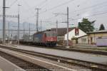 Die Re 620 055 *Cossonay* verl�sst mit Containterzug 78744 von ...