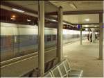 KEINE Fotomontage! 2 Talgo-Hotelz�ge in M�nchen Hbf am 12.12.08, 22:40 ...