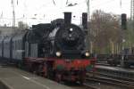 78 468 am 24.10.2009 bei der Einfahrt im Hbf Solingen ...