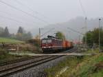 180 006-9 zieht am 24.10.2009 einen Containerzug Richtung Tschechien. Auff�llige ...
