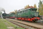 E44 105, 108 und 044 werden von 52 8154 passiert, ...