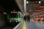 Ein Gr�ner B-Wagen wartet am Bonner Hbf auf Abfahrt richtung ...
