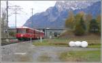 R1530 mit Steuerwagen 1713 nach Schiers bei Zizers. (25.10.2009)  ...