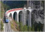 RE1140 mit Ge 4/4 III 647 Gr�sch und zwei K�hlcontainer ...