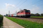 Wenige Minuten nach der SOS-Kinderdorflok kam 1142 636-8 mit R ...