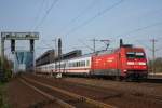 101 112-1 verl�sst am 17.04.2009 die Elbinsel bei Hmb-Harburg.  ...