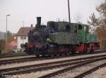 Lok 11 der GES wird in Neuffen an den Schuppen ...