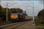 MRCE 653-09 von DLC ist mit einem KLV-Zug bei Montzen ...