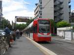 stadtbahn-koln---haltestellen-alle TW 4533 f�hrt mit einem unbekannten Fahrzeug aus der selben Serie
am 27. Juni 2007 in die Haltestelle Moltkestra�e ein. Weil die Stra�e hier so eng ist liegt das Gleis stadtausw�rts in der Aachener Stra�e und das Gleis stadteinw�rts in der Richard-Wagner Stra�e. Der Zug im Bild f�hrt stadteinw�rts.