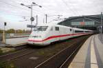 berlin-hauptbahnhof-lehrter-bahnhof 402 001 steht zusammen mit einer weiteren ICE 2-Garnitur als ICE 640/650 im Hbf Berlin zur Abfahrt bereit.