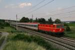 br-1044 2.8.09 Die letzte sch�ne 1044! Zwar verzog sich die Sonne kurz vor der Aufnahme aber was solls... Wenigstens kein Gegenzugschaden! 1044 040 mit dem OEC 539 von Wien S�dbahnhof nach Villach beim Busserltunnel.