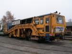 sonstige SKL-X962.042-8 (08-275SPU)der Fa. Schauer-Bau EisenBahnbau steht am Bhf. Ried i.I., und harrt seiner weiteren Verwendung;091101