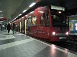 TW 4082 steht mit einem weiteren unbekannten Wagen vom Typ ...