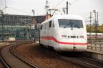 Nachschuss auf einen ICE 2 am 26.10.09 am Berliner Hbf. ...