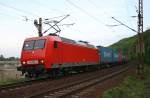 145 069-1 bewegt ihre Fracht am 03.05.05 nahe Niederwartha.  ...