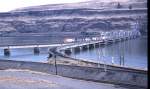 Beiderseits des Columbia River verlaufen Eisenbahnstrecken nur an einigen Stellen ...