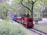 21.5.2005
 Siegfried (NS 2f) der Berliner Parkeisenbahn unterwegs zwischen Badesee und ...